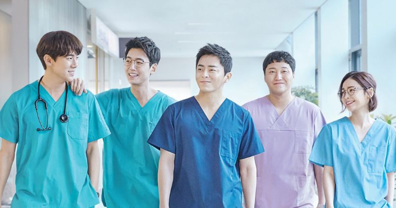 ซีรีส์เกาหลีน่าดูบน Netflix เรื่อง Hospital Playlist เพลย์ลิสต์ชุดกาวน์ 