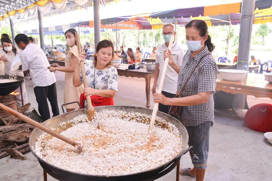 ส่วนผสมและขั้นตอนการกวนข้าวทิพย์